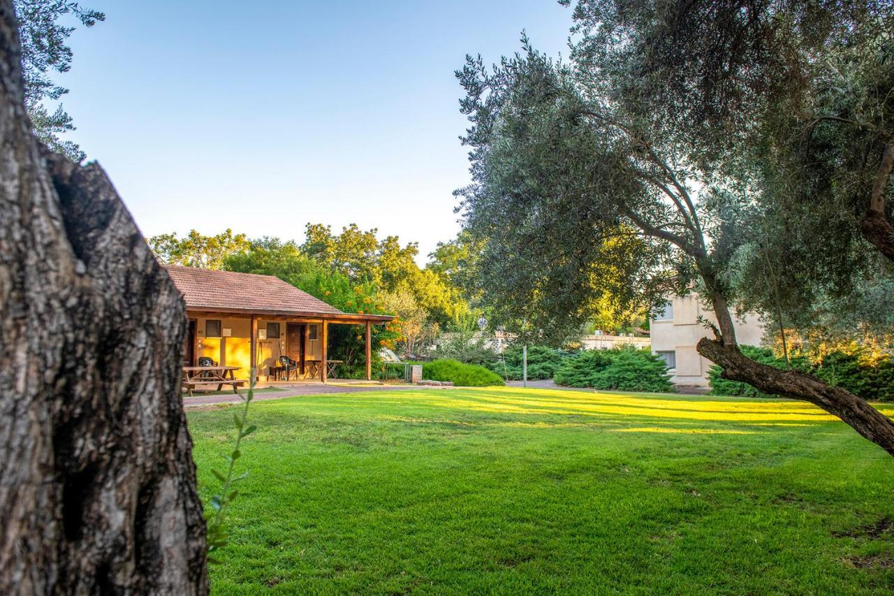 כפר הנופש קיבוץ גדות Kibbutz Gadot Galilean Resort 외부 사진