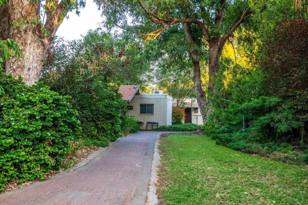 כפר הנופש קיבוץ גדות Kibbutz Gadot Galilean Resort 외부 사진