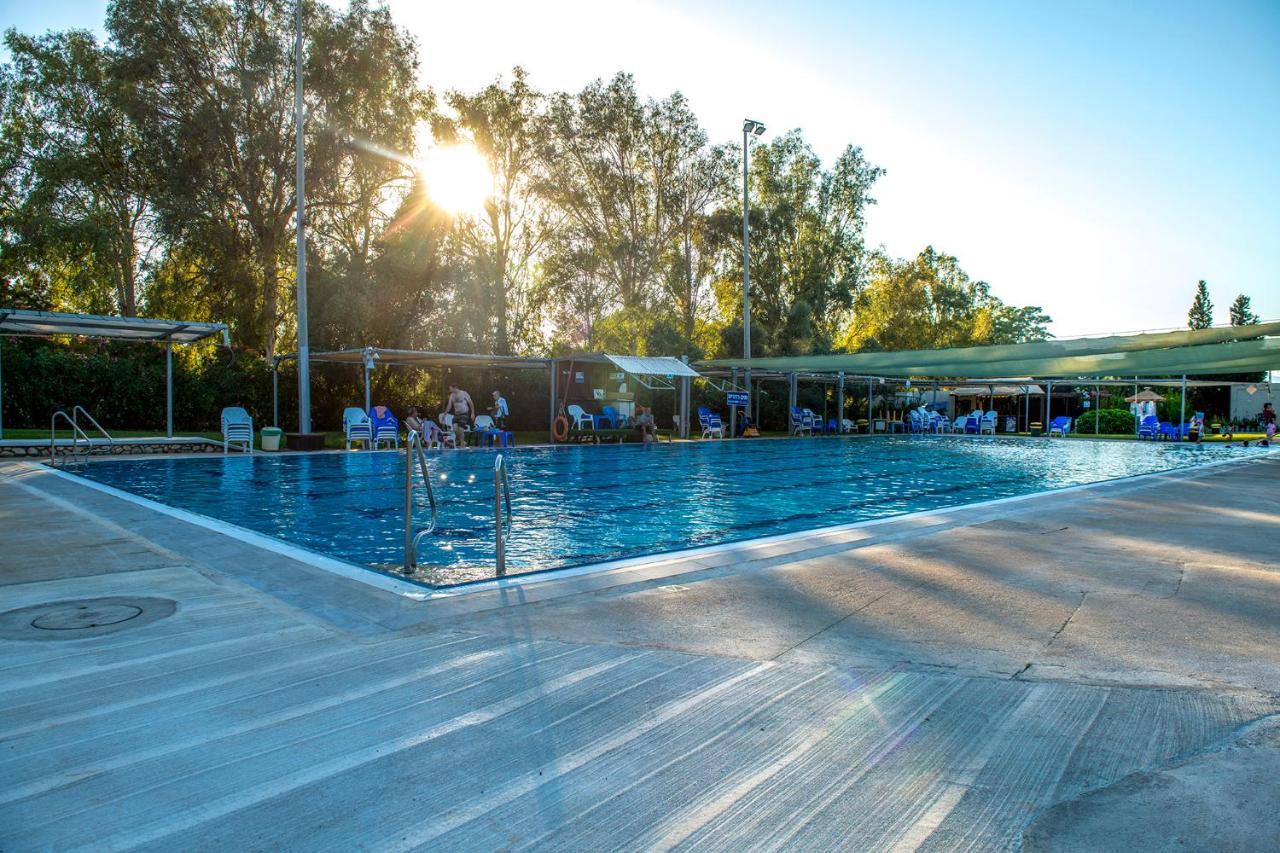 כפר הנופש קיבוץ גדות Kibbutz Gadot Galilean Resort 외부 사진