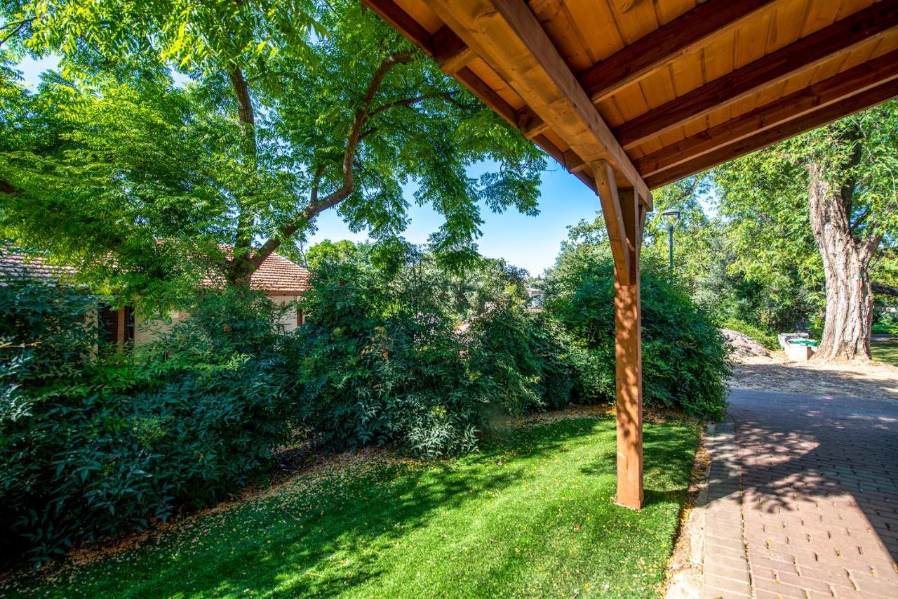 כפר הנופש קיבוץ גדות Kibbutz Gadot Galilean Resort 외부 사진
